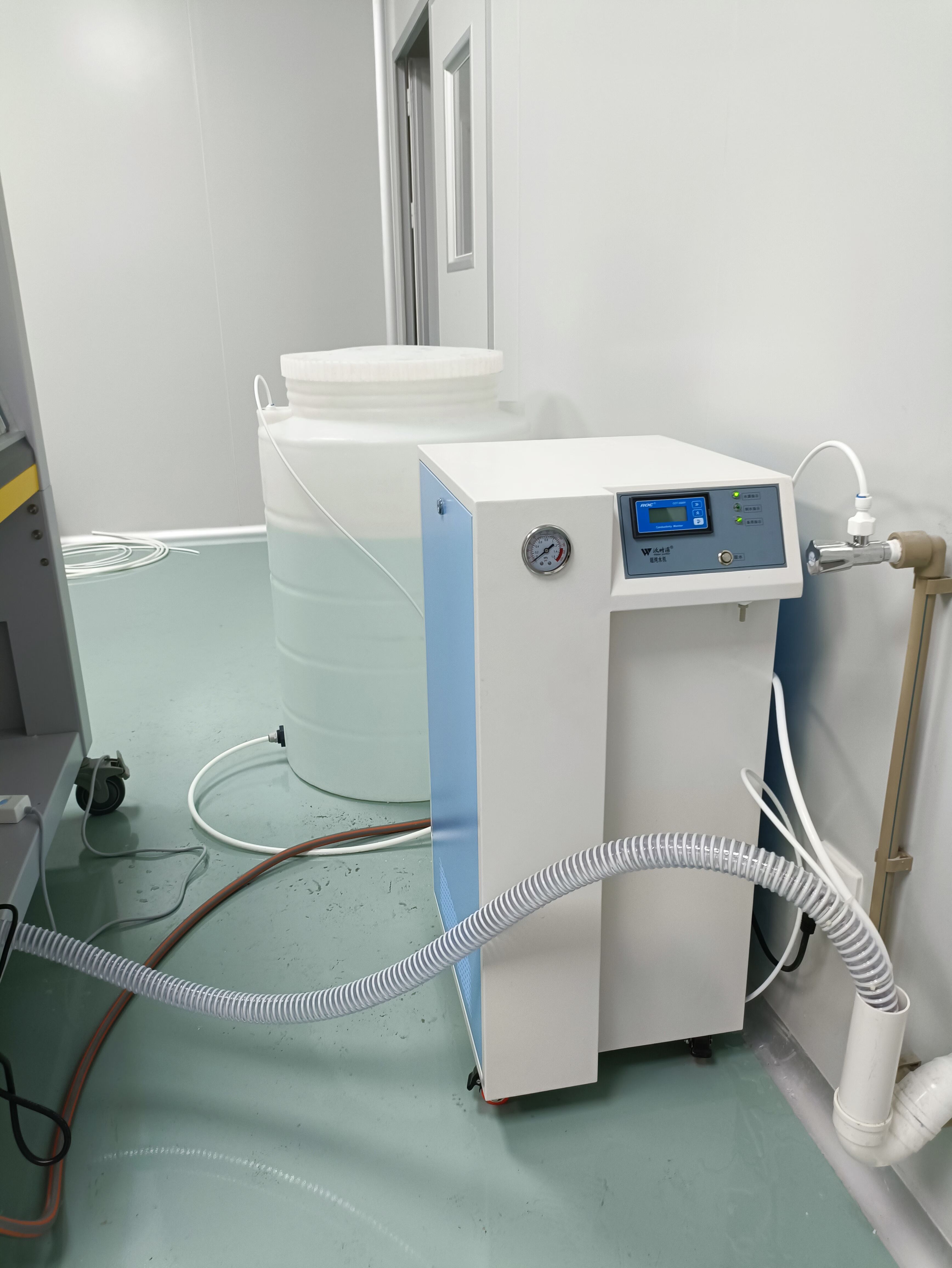 實(shí)驗(yàn)室超純水機(jī)安裝圖片 實(shí)驗(yàn)室超純水機(jī)安裝圖片