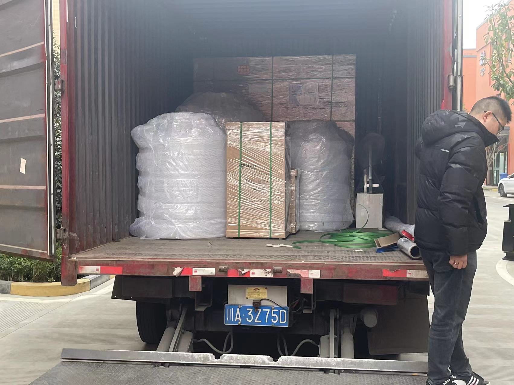 純水設(shè)備發(fā)貨現(xiàn)場